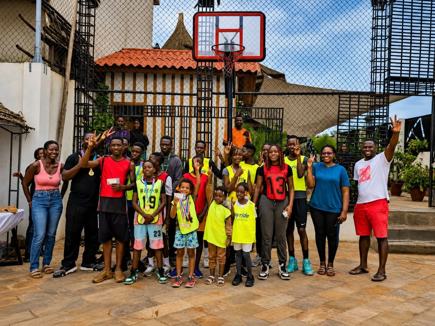 Groupe pendant une activité basket